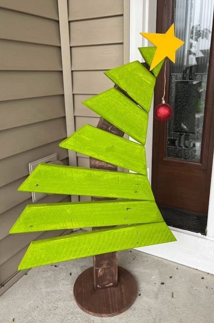 Whimsical Pallet Slat Christmas Tree