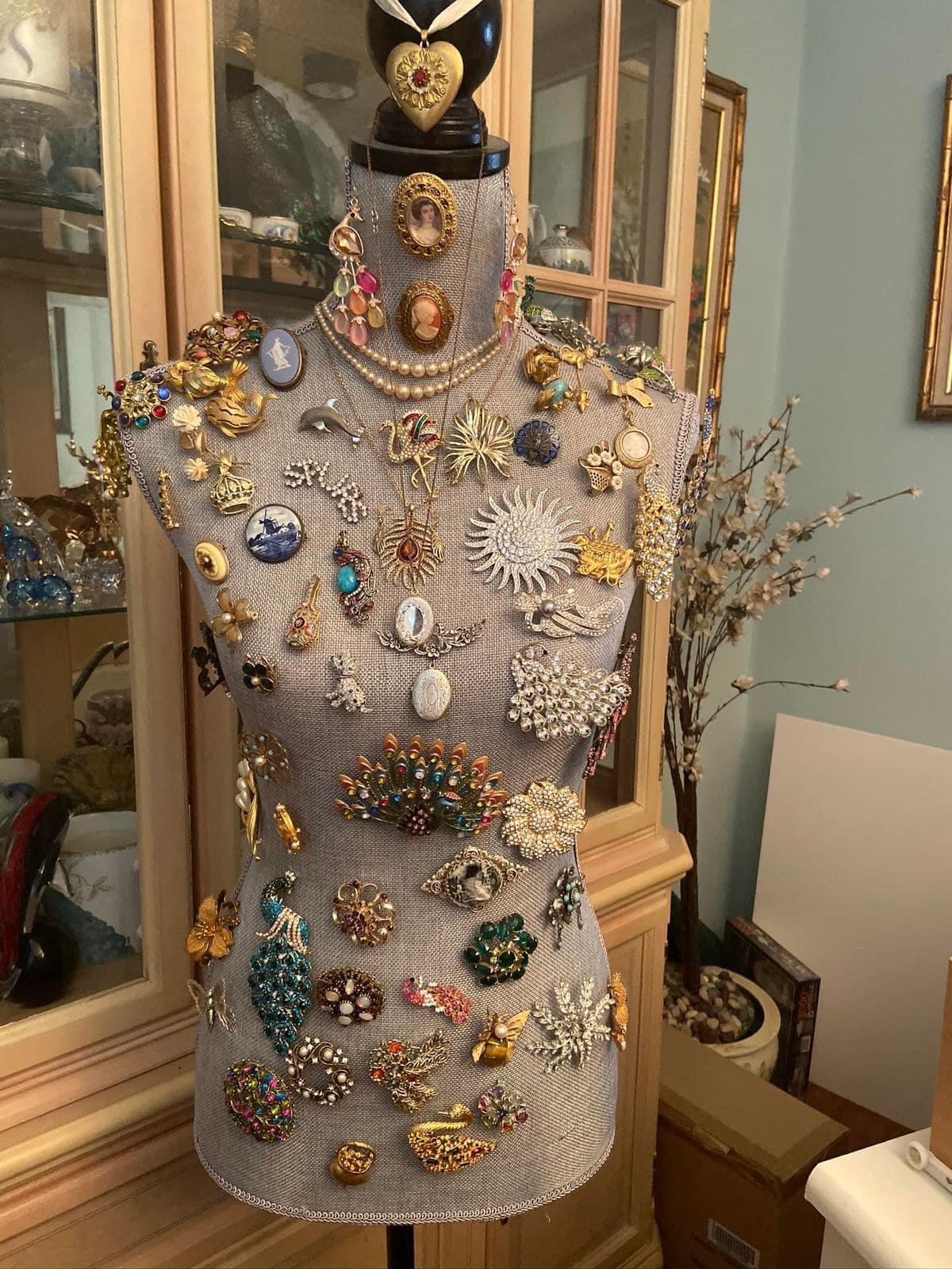20 Unique Ways to Display Your Brooch Collection