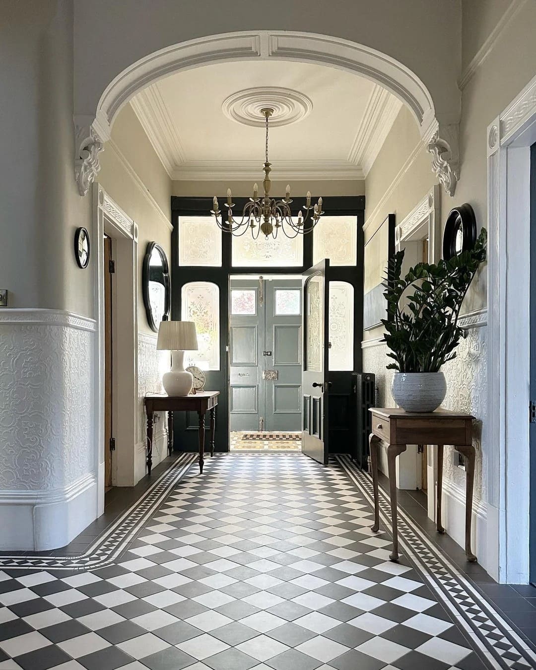 Elegant Victorian Entrance Hallway