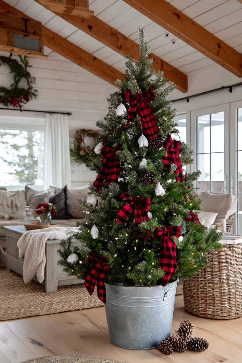 Farmhouse Plaid Christmas Tree