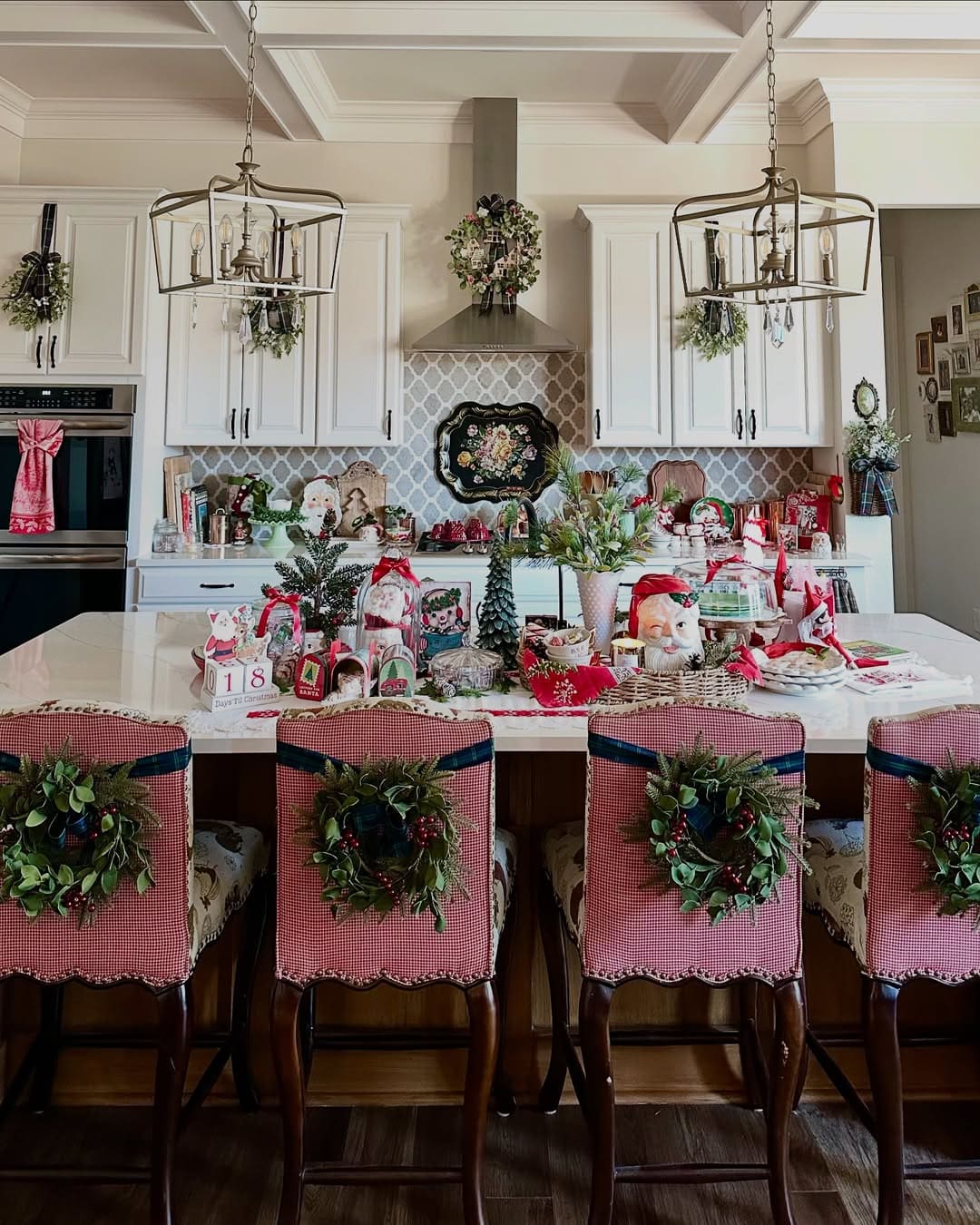 Santas Cozy Christmas Kitchen