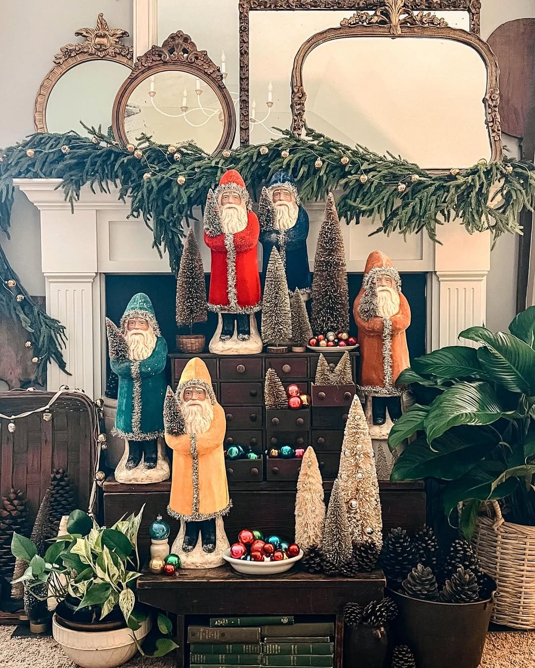Vintage Santa Mantel Magic
