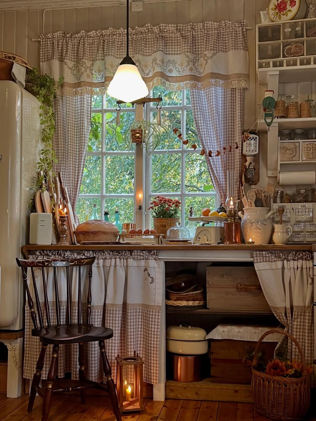 Warm Cottagecore Kitchen Nook