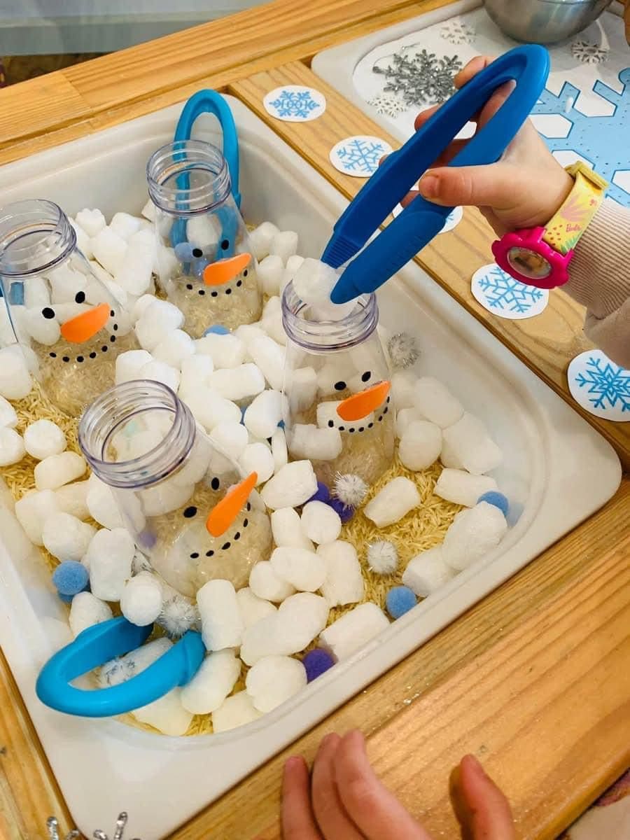 Build-A-Snowman Sensory Bin