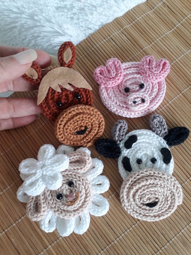 20 Lovely DIY Knitted Wire Craft Ideas You Must Try DIY Knitted Animal Brooches