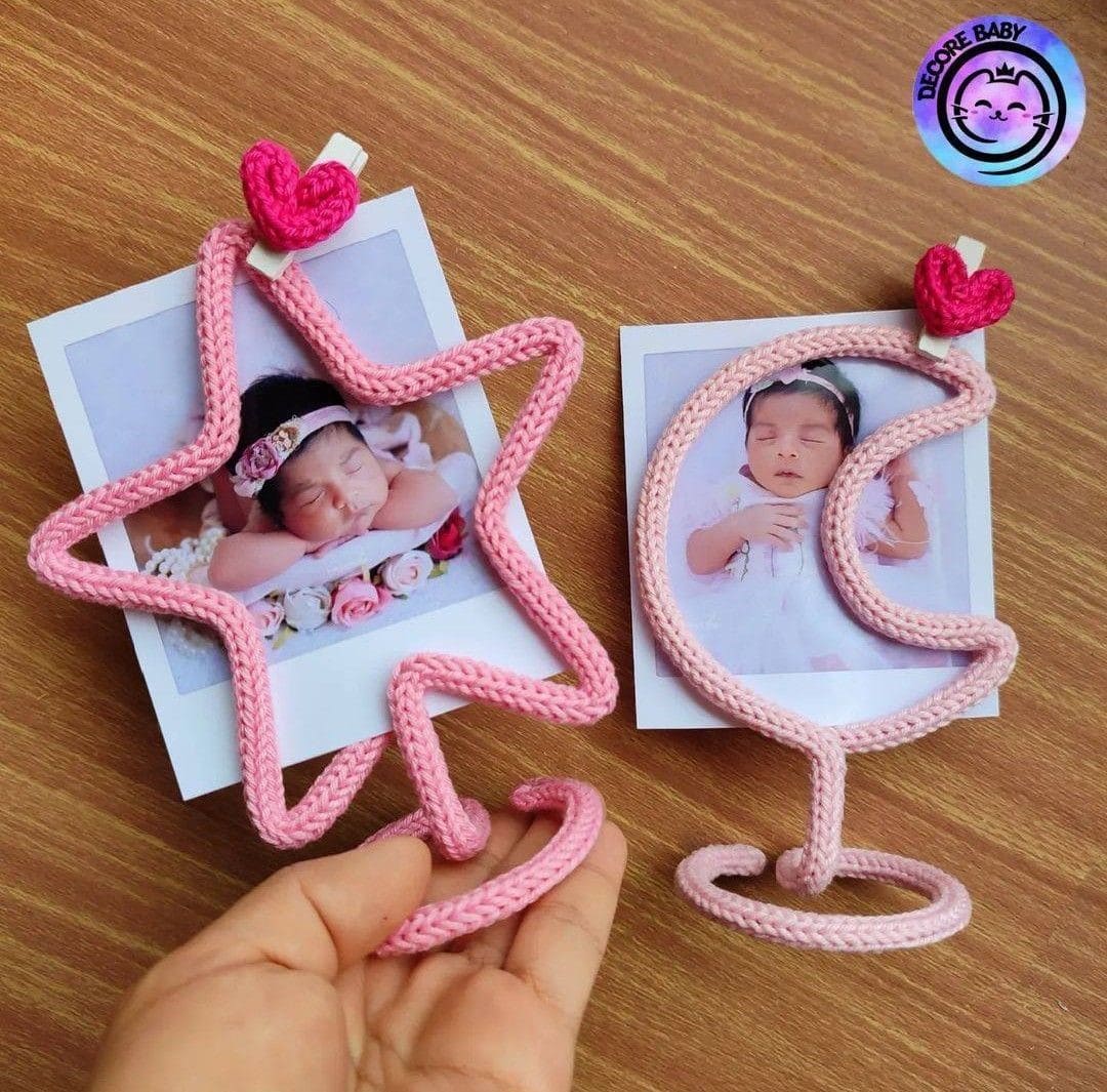 20 Lovely DIY Knitted Wire Craft Ideas You Must Try DIY Knitted Photo Frame Holders