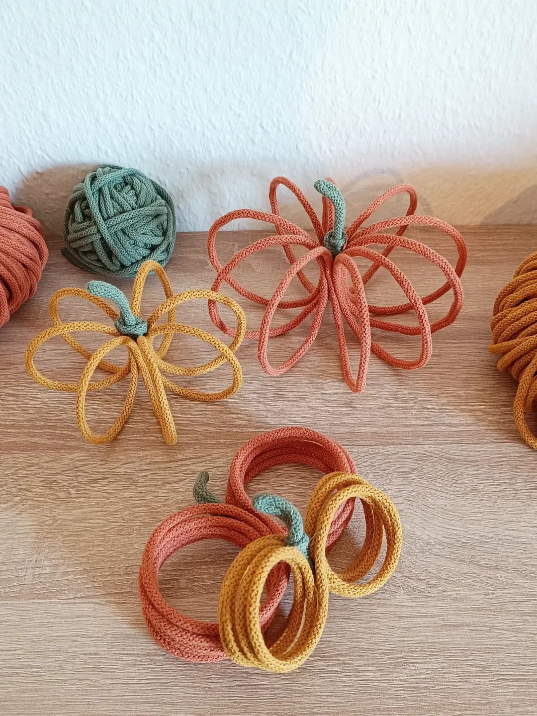 20 Lovely DIY Knitted Wire Craft Ideas You Must Try DIY Knitted Wire Pumpkin Decor