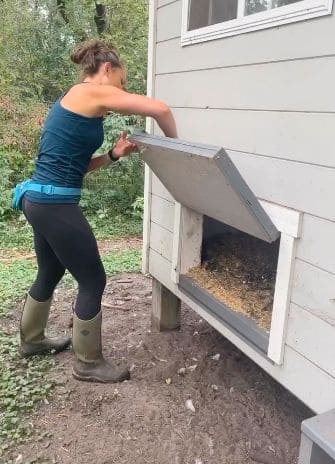 Easy Access Poop Chute Hatch