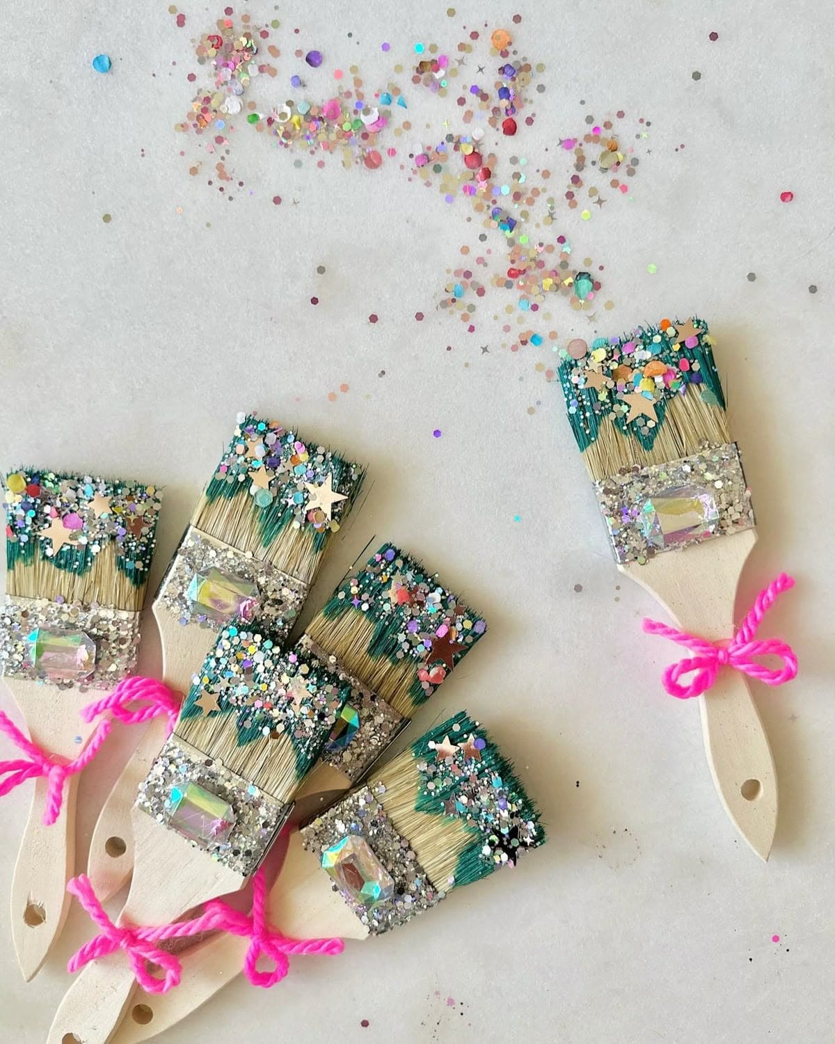 20 Brilliant Ways to Give Paint Brushes a Second Life Glitter Glam Paintbrush Party Favors