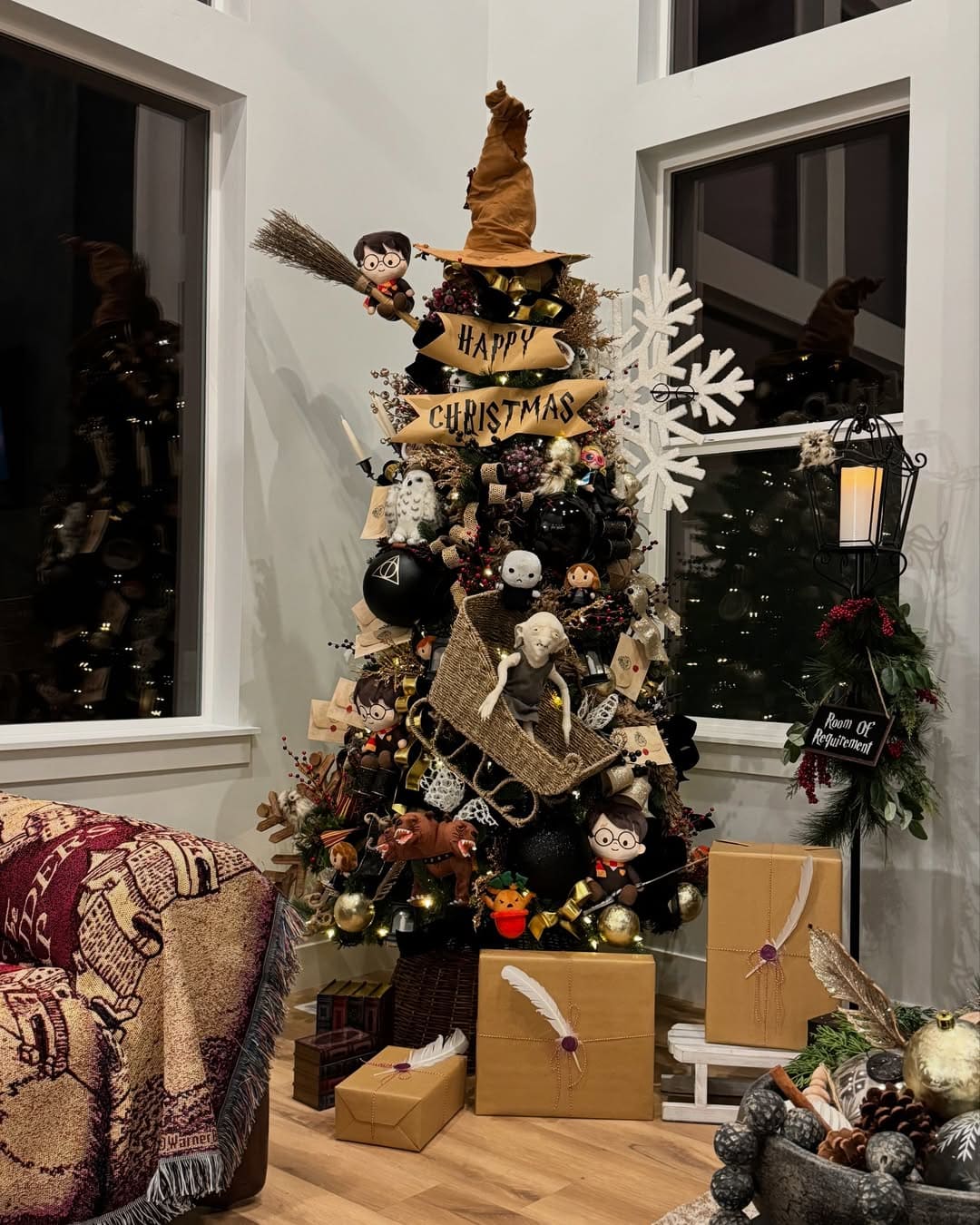 20 Magical Harry Potter Christmas Decor Ideas to Enchant Your Home Hogwarts Christmas Tree of Wonders