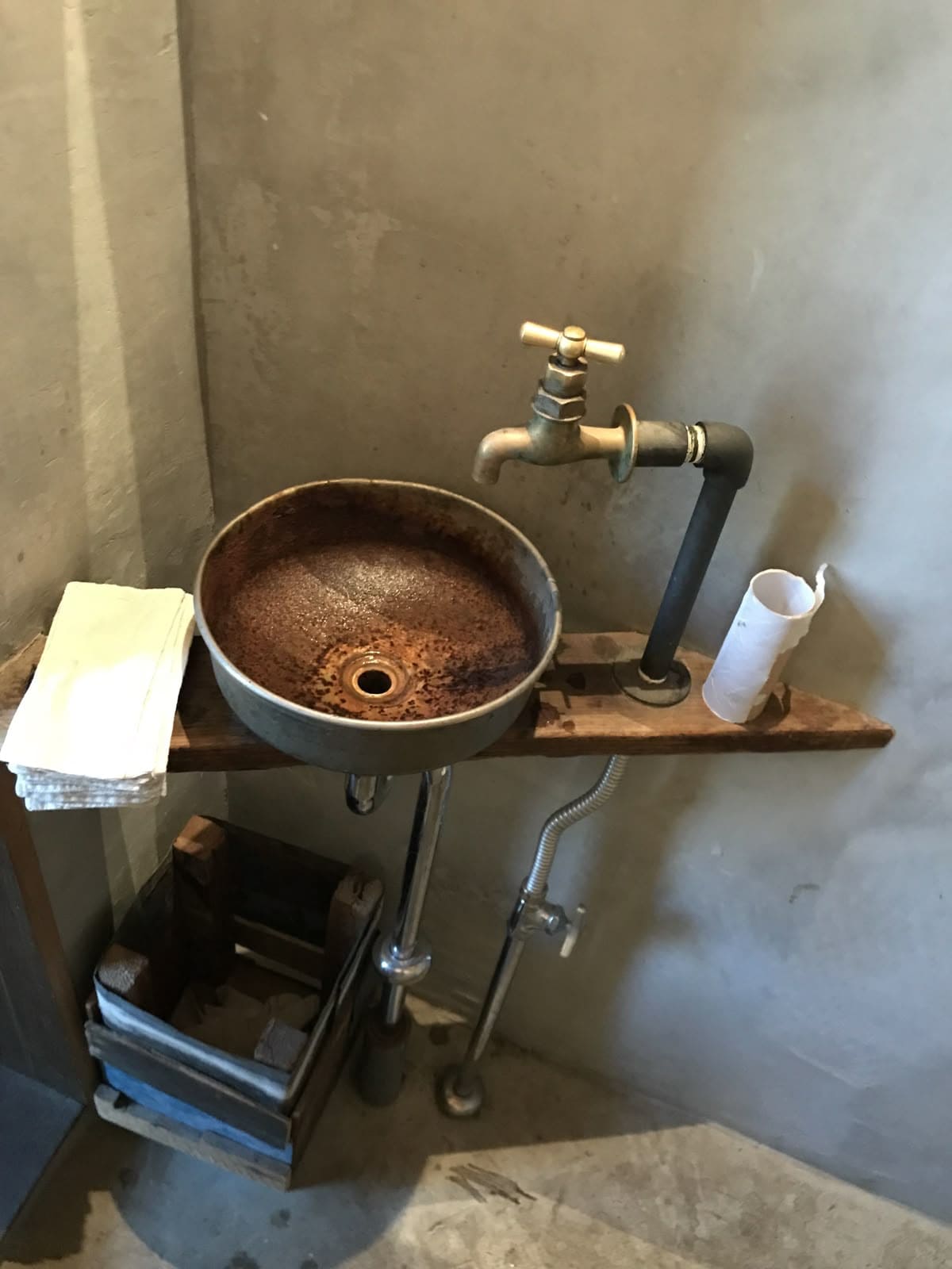 22 Brilliant Hand-Washing Station Ideas for Indoors & Outdoors Industrial Corner Wash Basin