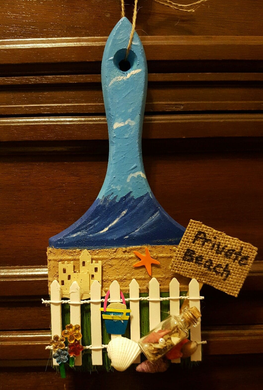 20 Brilliant Ways to Give Paint Brushes a Second Life Mini Coastal Beach Brush Art