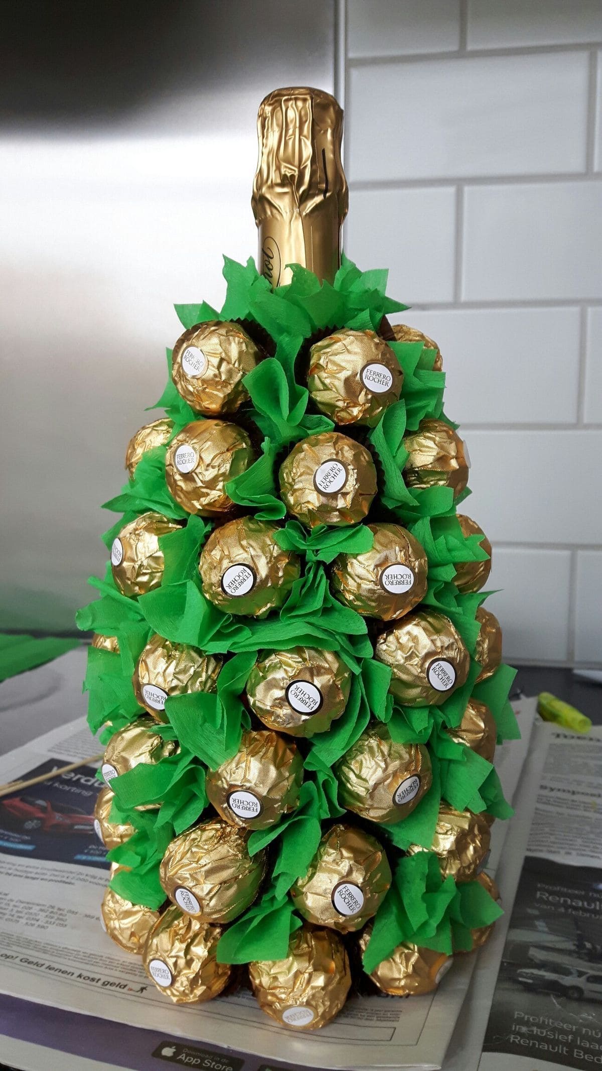 Pineapple-Inspired Champagne Ferrero Gift