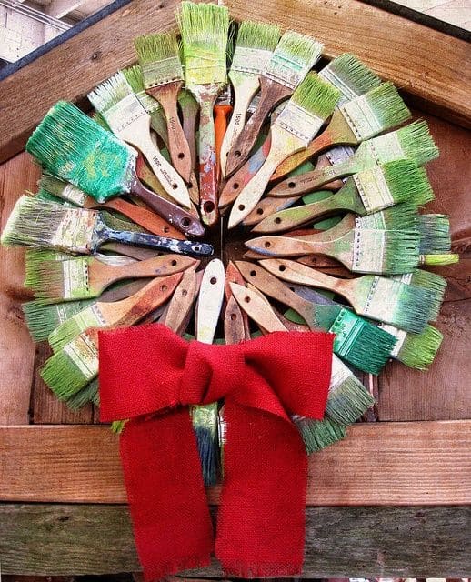 20 Brilliant Ways to Give Paint Brushes a Second Life Rustic Paintbrush Wreath