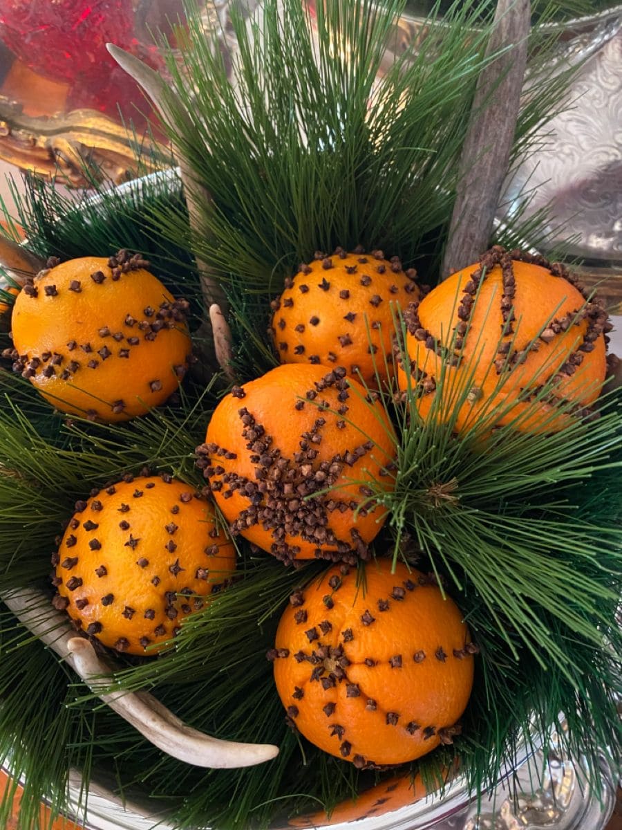 How to Make Traditional Christmas Orange Pomanders