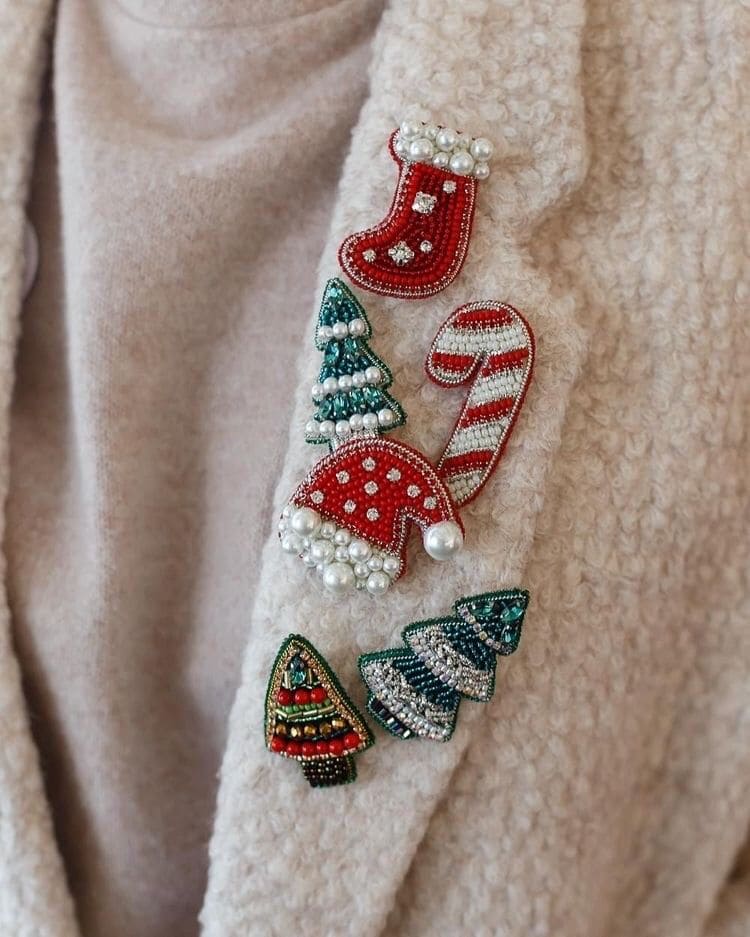 Beaded Christmas Brooch Set