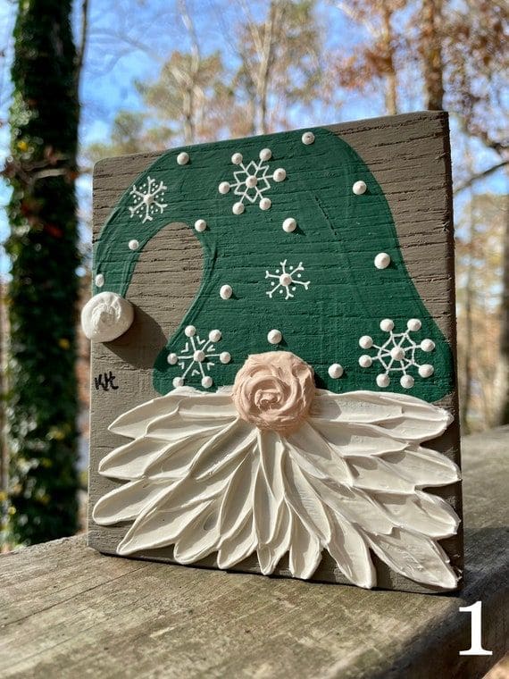 17 Textured Art Painting Ideas to Inspire Your Creativity Festive Christmas Hat and Flower