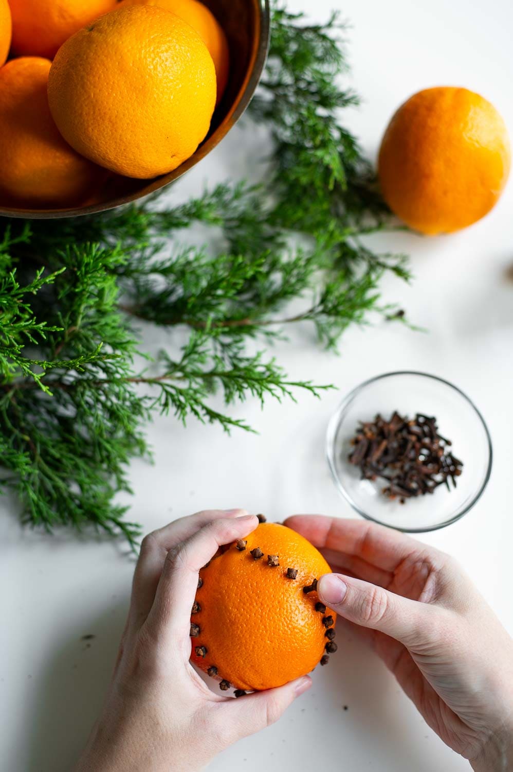 How to Make Traditional Christmas Orange Pomanders