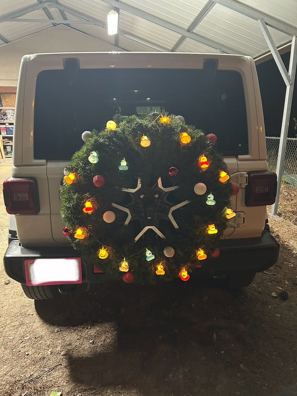 20+ Christmas Driveway Ideas for a Magical Holiday Arrival Jeep Duck Wreath Wonderland