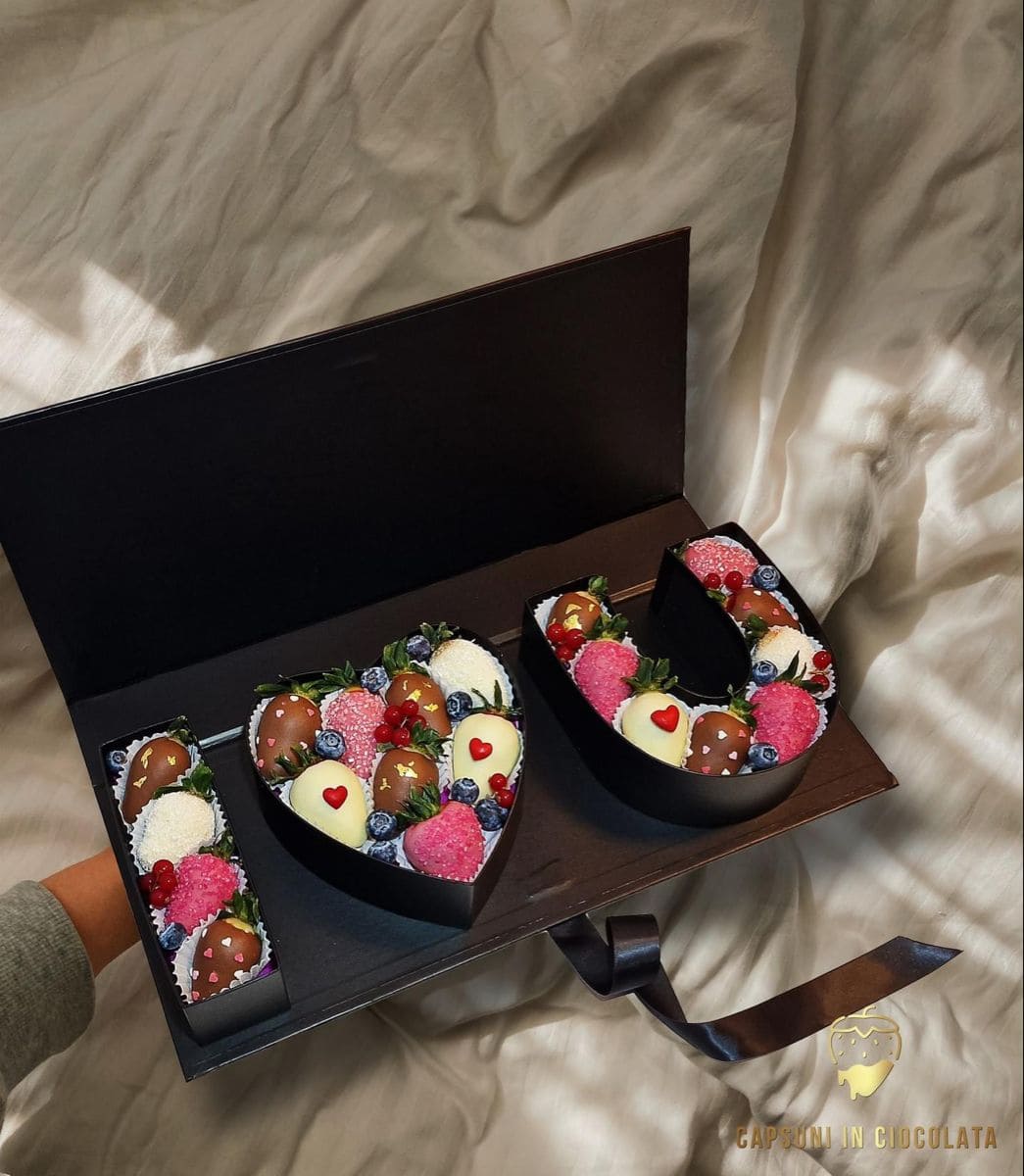 Luxury Chocolate-Dipped Strawberry Heart Box