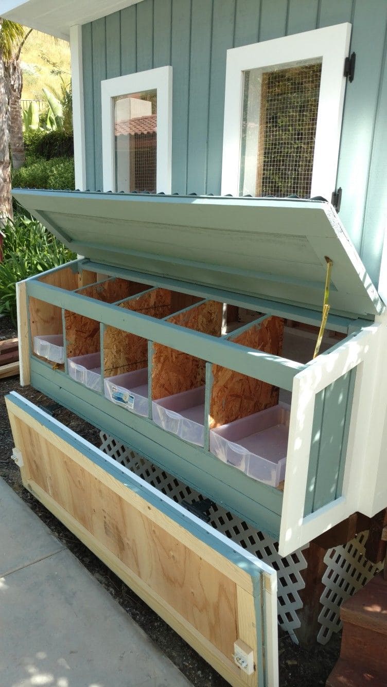 Outdoor Chicken Nesting Box with Easy Access