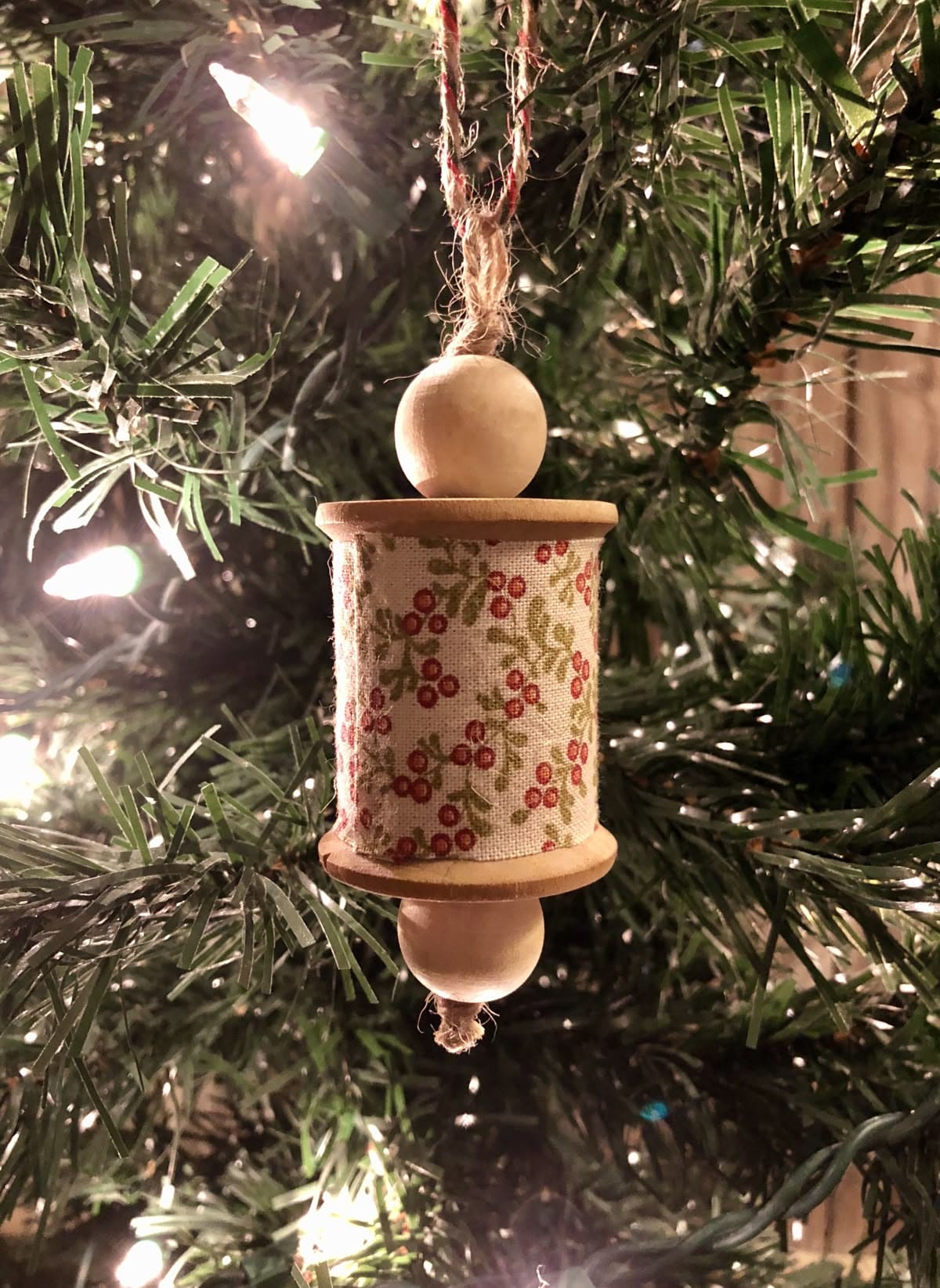 20 Creative Wooden Spool Craft Ideas to Brighten Your Home Wooden Spool Ornament with Fabric