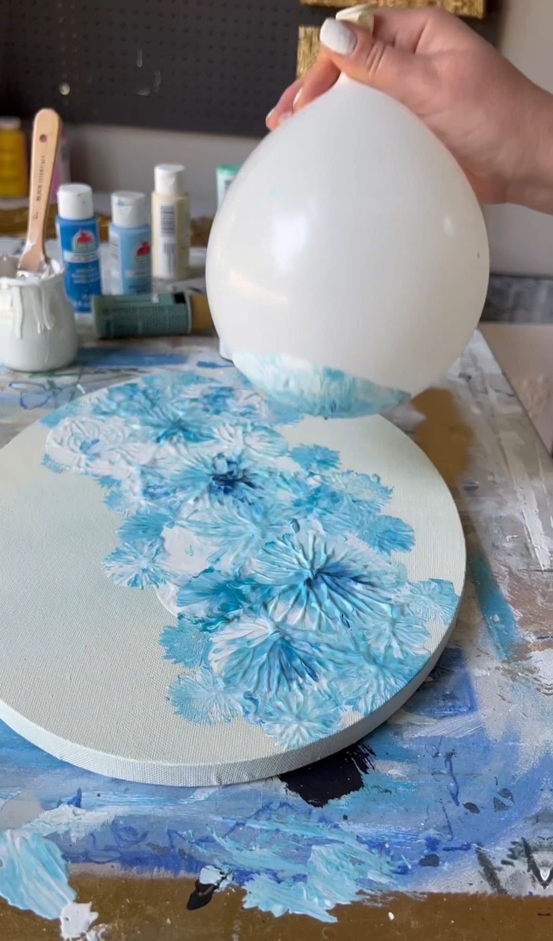 20 Simple DIY Printing Projects Made With Things You Already Have Balloon Texture Flower Print