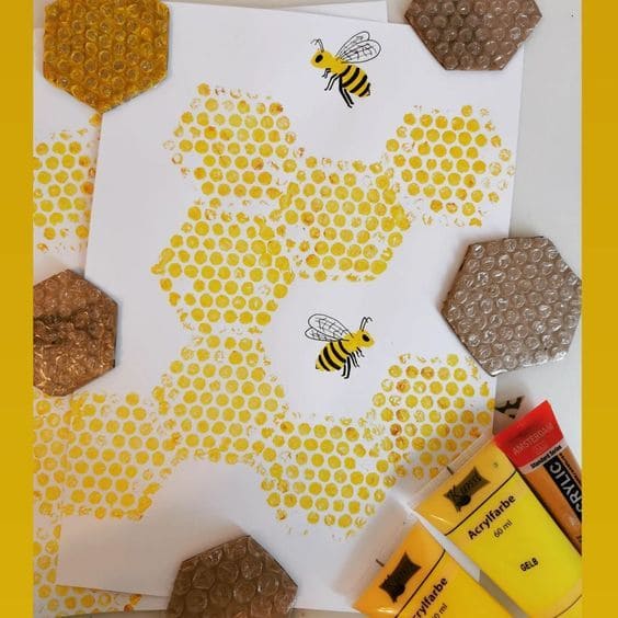 20 Simple DIY Printing Projects Made With Things You Already Have Bubble Wrap Honeycomb Art